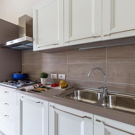 Chiara Modern Apartment By Wonderful Italy Napoli Bagian luar foto
