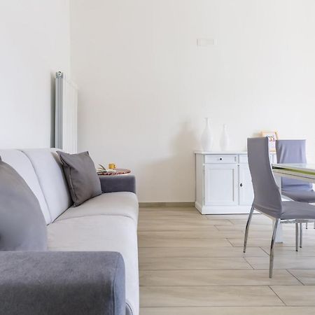 Chiara Modern Apartment By Wonderful Italy Napoli Bagian luar foto