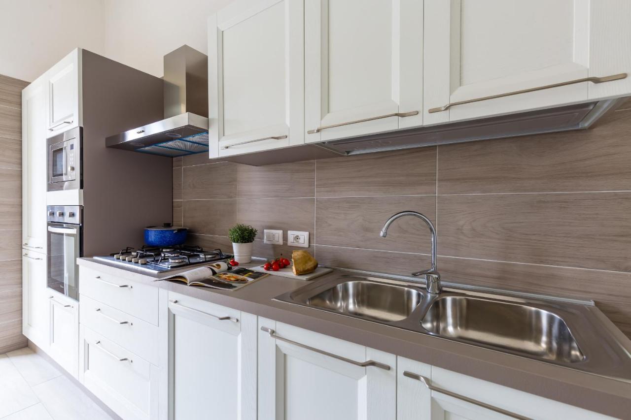Chiara Modern Apartment By Wonderful Italy Napoli Bagian luar foto