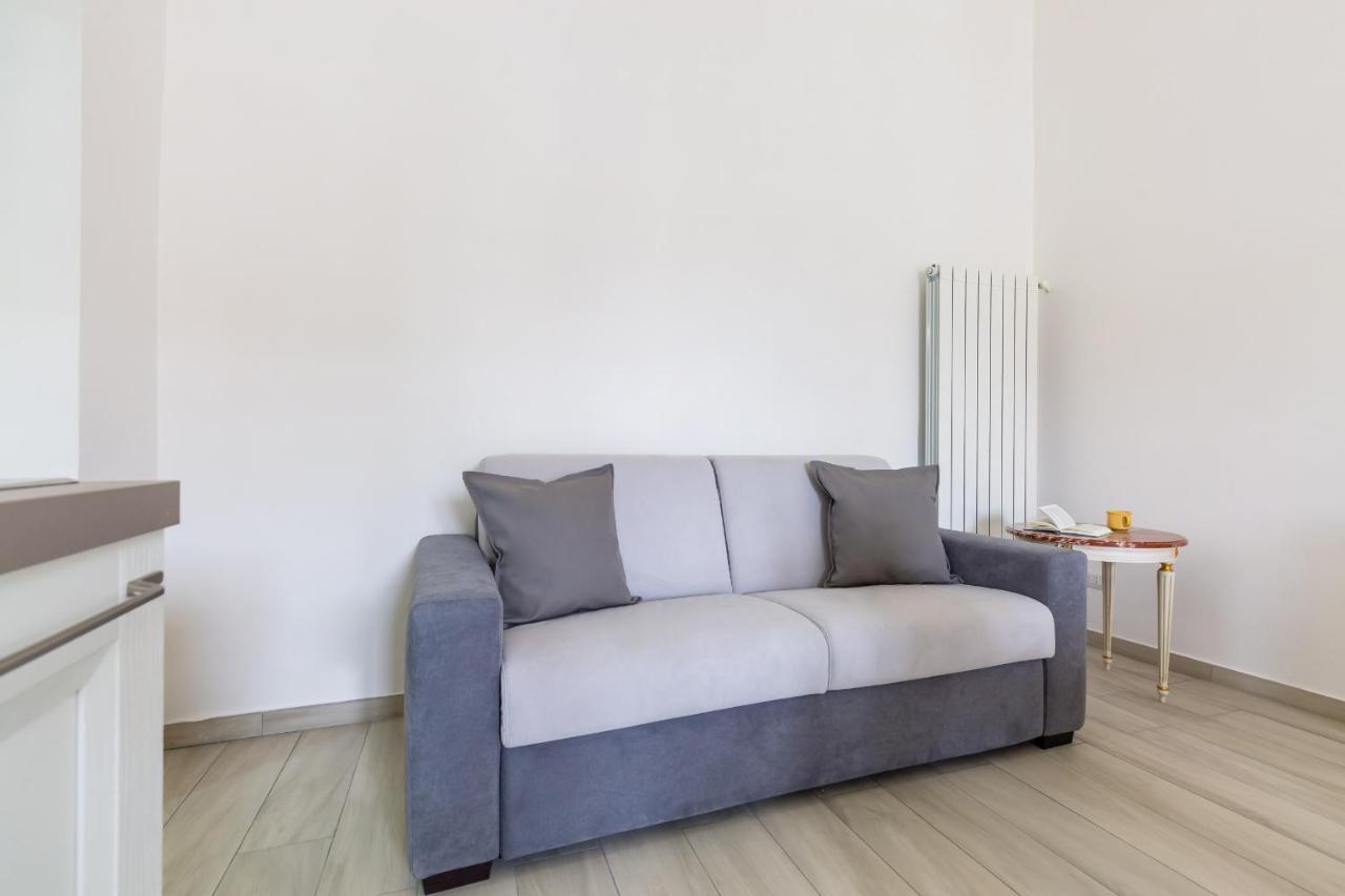 Chiara Modern Apartment By Wonderful Italy Napoli Bagian luar foto