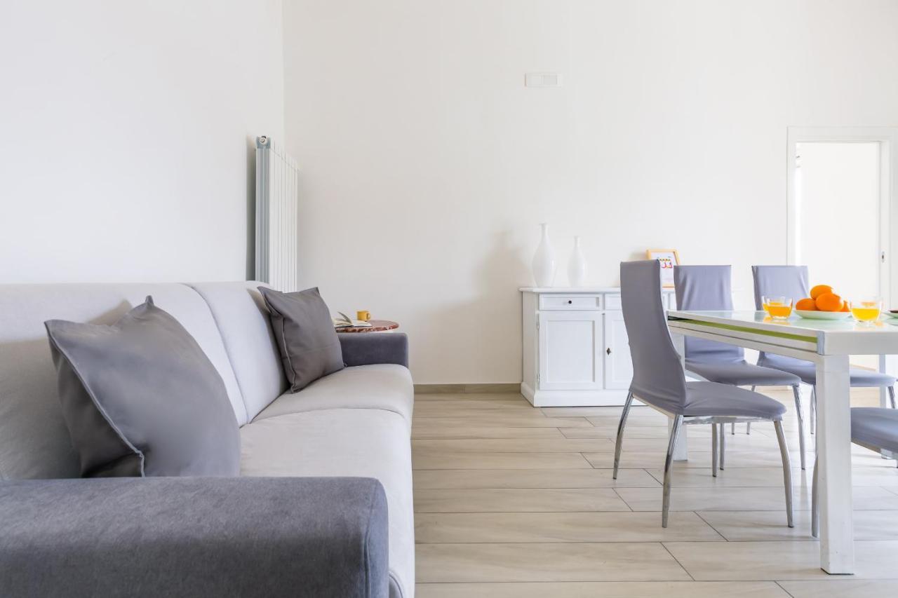 Chiara Modern Apartment By Wonderful Italy Napoli Bagian luar foto