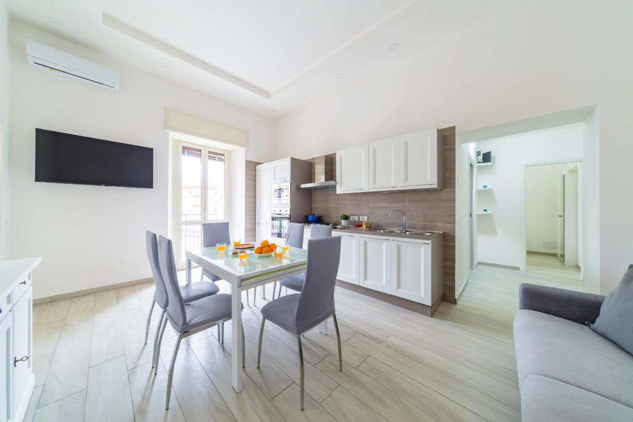 Chiara Modern Apartment By Wonderful Italy Napoli Bagian luar foto